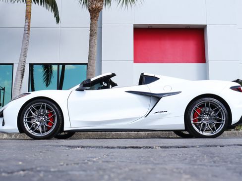 Used 2024 Chevrolet Corvette Z06 w/ Battery Protection Package image 3