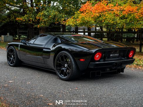 Used 2005 Ford GT image 22