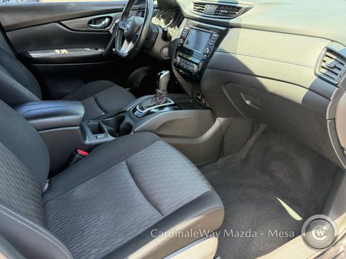Used 2020 Nissan Rogue SV FWD image 13