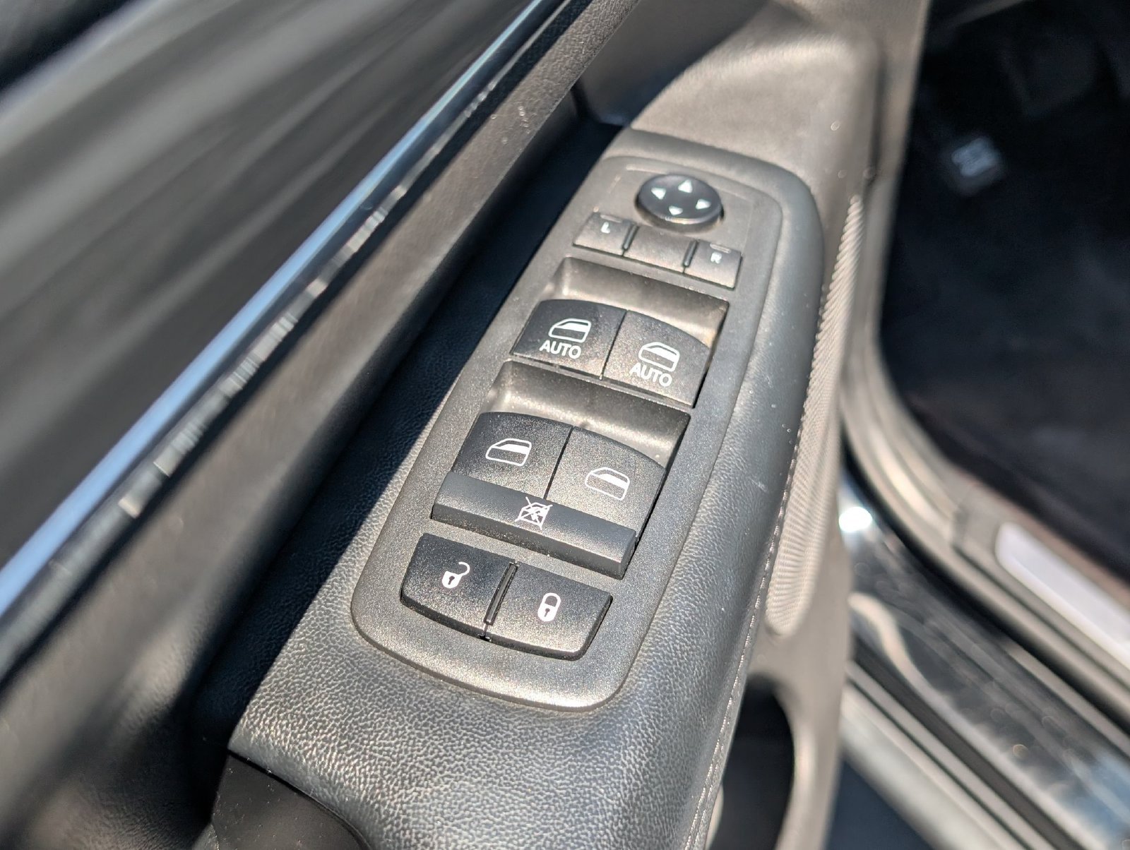Used 2019 Jeep Grand Cherokee Limited w/ Trailer Tow Group IV AWD/4WD image 11
