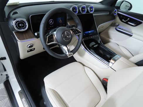 Certified 2025 Mercedes-Benz GLC 300 image 9