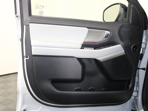 Certified 2025 Ford Expedition Platinum image 21