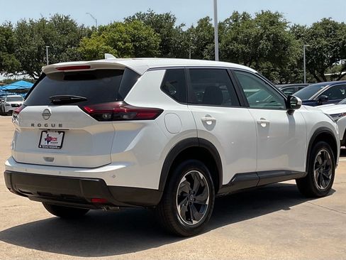 Used 2025 Nissan Rogue SV FWD image 4