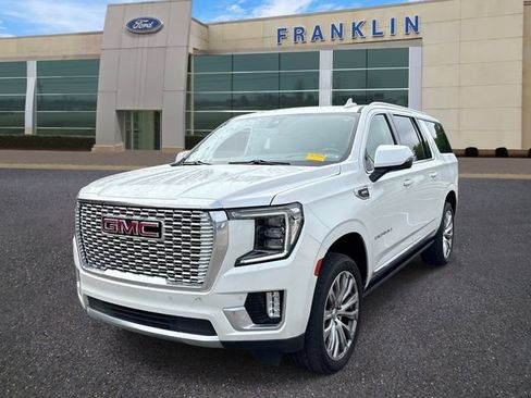 Used 2022 GMC Yukon XL Denali w/ Denali Reserve Package AWD/4WD image 3