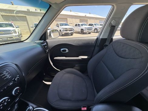 Used 2016 Kia Soul FWD image 30