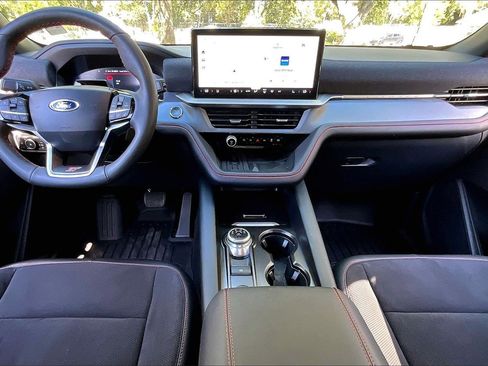 Used 2025 Ford Explorer ST image 7