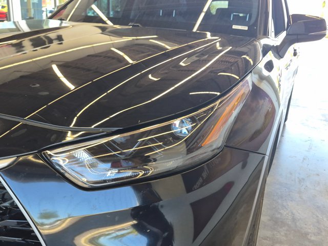 Used 2024 Toyota Highlander LE FWD image 8