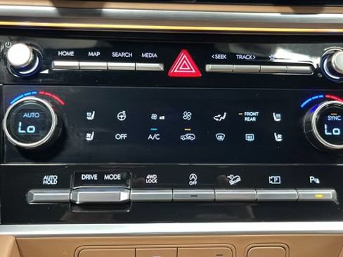 Used 2024 Hyundai Santa Fe Limited AWD/4WD image 18