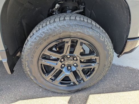 Certified 2026 Chevrolet Silverado 1500 Custom Trail Boss w/ LPO, Dark Essentials Package image 9