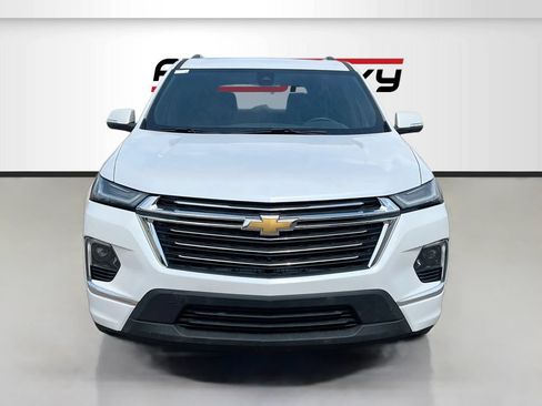Used 2023 Chevrolet Traverse Premier FWD image 2