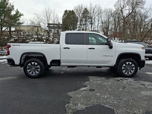 Used 2023 Chevrolet Silverado 2500 Custom w/ Custom Convenience Package image 7