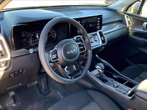 Used 2022 Kia Sorento LX AWD/4WD image 16
