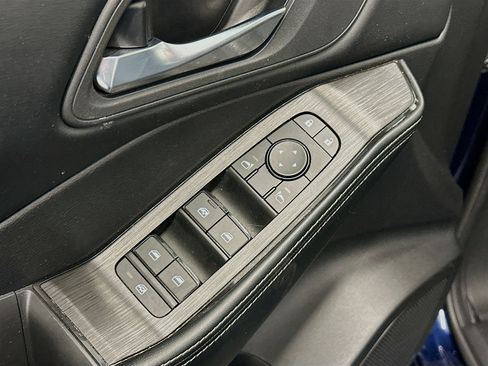 Used 2025 Nissan Rogue SV image 15