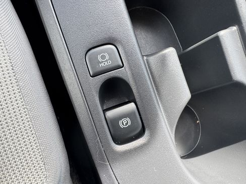 Used 2025 Toyota Corolla LE image 29