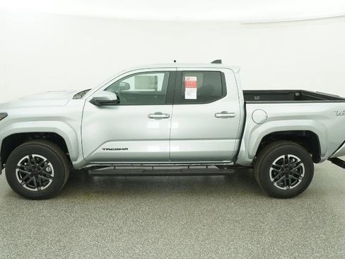 New 2025 Toyota Tacoma TRD Sport image 3