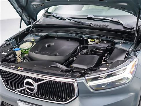 Used 2020 Volvo XC40 T5 Momentum AWD/4WD image 10