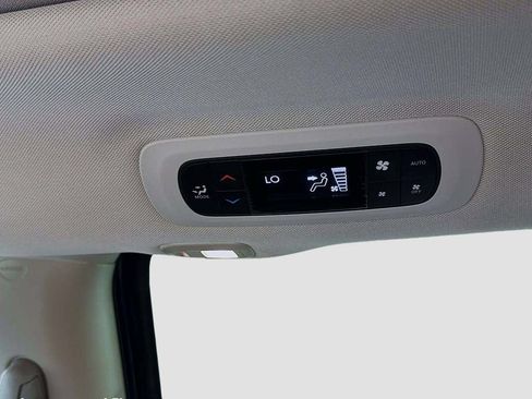 Used 2023 Chrysler Pacifica Limited w/ Uconnect Theater Family Group FWD image 46