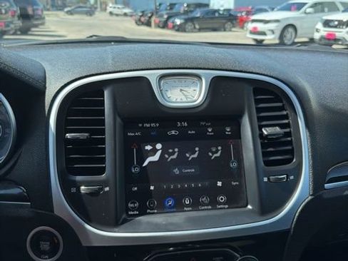 Used 2022 Chrysler 300 Touring L w/ Safetytec Plus Group RWD image 17