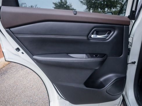 Used 2022 Nissan Rogue SV w/ SV Premium Package image 28