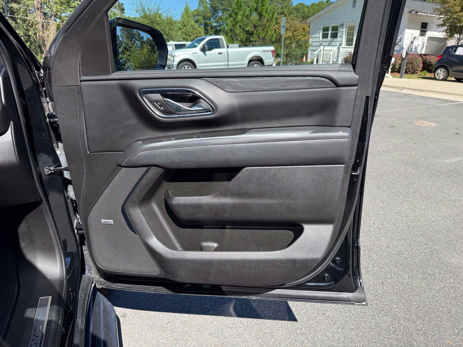Used 2023 GMC Yukon SLT w/ SLT Premium Package RWD image 24