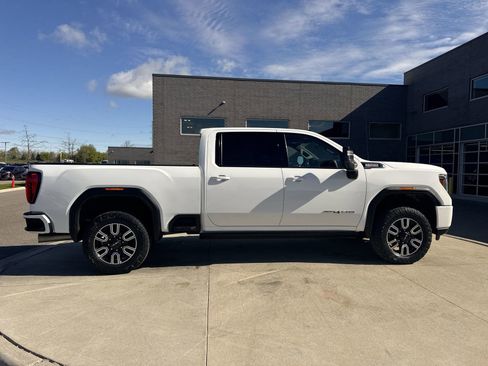 Used 2021 GMC Sierra 2500 AT4 w/ AT4 Premium Plus Package AWD/4WD image 9