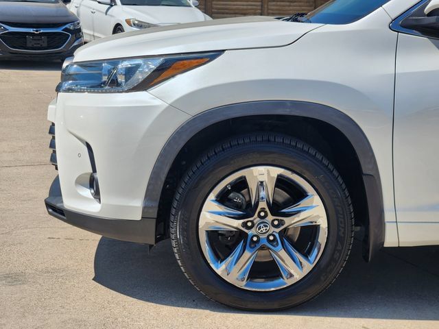 Used 2019 Toyota Highlander Limited Platinum AWD/4WD image 16