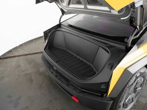 Used 2025 Tesla Cybertruck AWD Crew Cab image 24