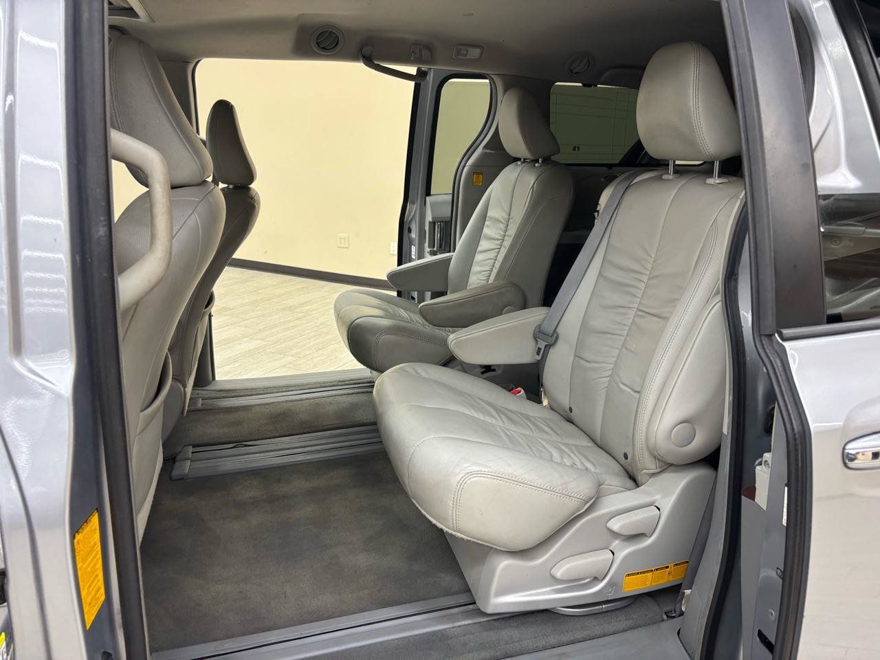 Used 2012 Toyota Sienna XLE w/ XLE Navigation Pkg FWD image 23
