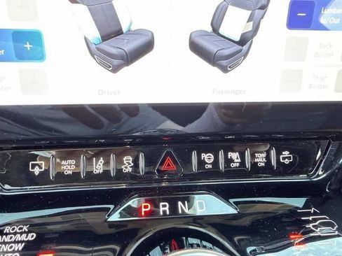 Used 2022 Jeep Grand Wagoneer Series III w/ Rear Seat Video Group 1 AWD/4WD image 37