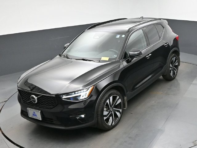 Used 2023 Volvo XC40 B5 Plus w/ Driver Assist Package AWD/4WD image 19