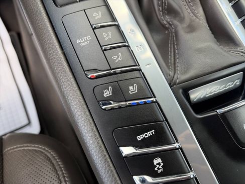 Used 2018 Porsche Macan AWD/4WD image 36