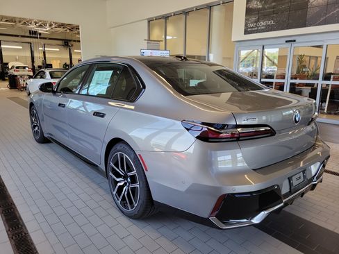 Used 2025 BMW 740i xDrive image 7