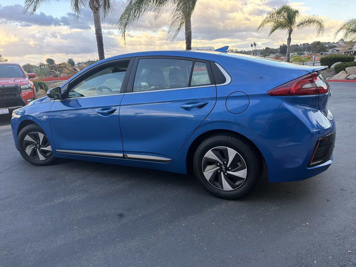 Used 2017 Hyundai Ioniq SEL FWD image 10