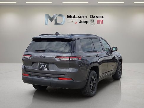 Used 2024 Jeep Grand Cherokee L Laredo image 5