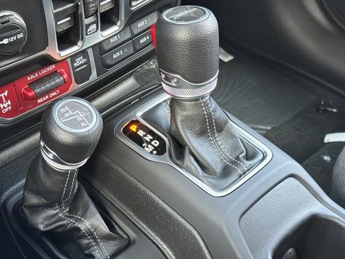 New 2025 Jeep Gladiator Willys image 19