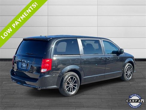 Certified 2018 Dodge Grand Caravan SE image 3