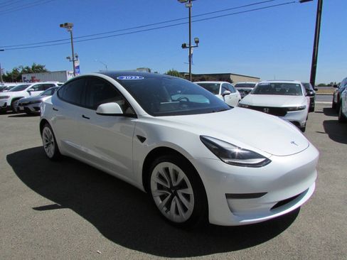 Used 2023 Tesla Model 3 Standard Range RWD image 2
