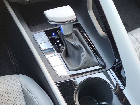 New 2026 Hyundai Elantra Limited image 18