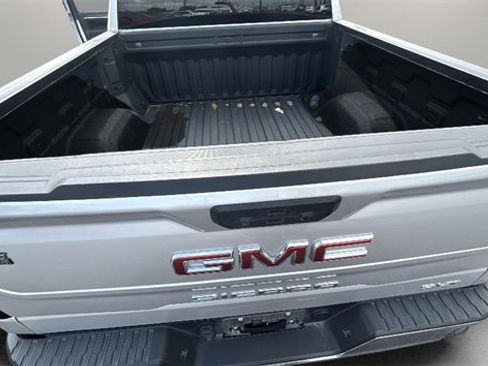 Used 2022 GMC Sierra 1500 SLT w/ X31 Off-Road Package image 6
