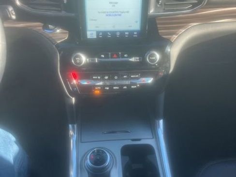 Used 2023 Ford Explorer Limited w/ Limited Technology Package image 8