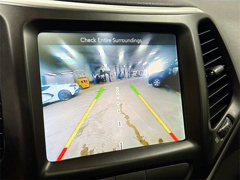 Used 2018 Jeep Cherokee Trailhawk w/ Quick Order Package 27L image 16