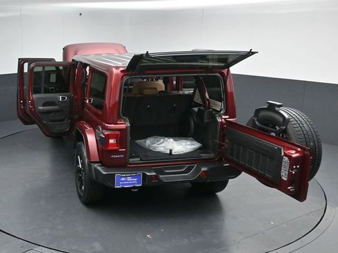 Used 2021 Jeep Wrangler Unlimited Sahara w/ Cold Weather Group AWD/4WD image 59