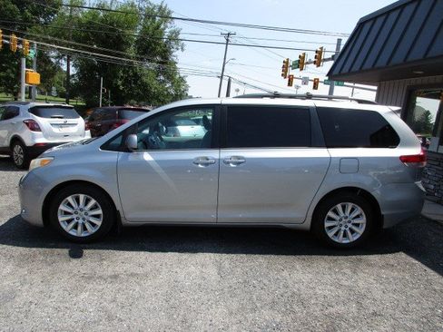 Used 2014 Toyota Sienna LE AWD/4WD image 5