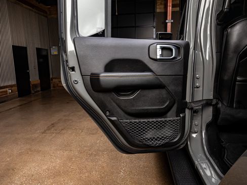 Used 2022 Jeep Gladiator Overland image 39