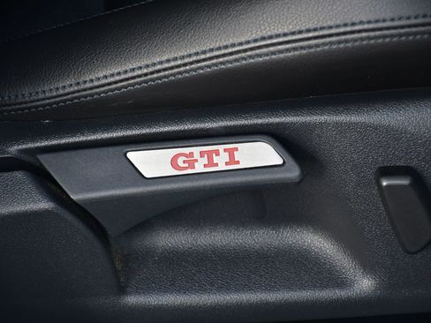 Used 2013 Volkswagen GTI Driver's Edition image 28