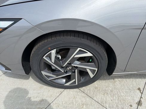 New 2026 Hyundai Elantra Limited FWD image 9