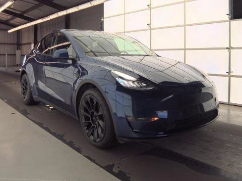 Used 2021 Tesla Model Y Long Range image 3