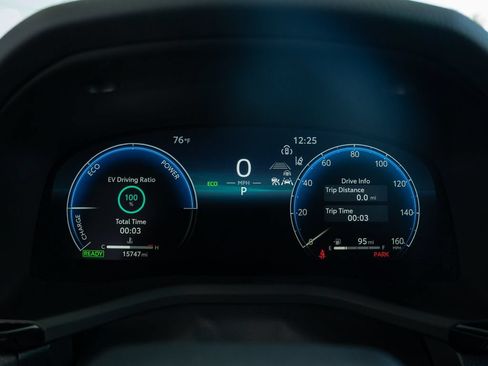 Used 2025 Toyota Camry XLE w/ Premium Plus Package FWD image 7