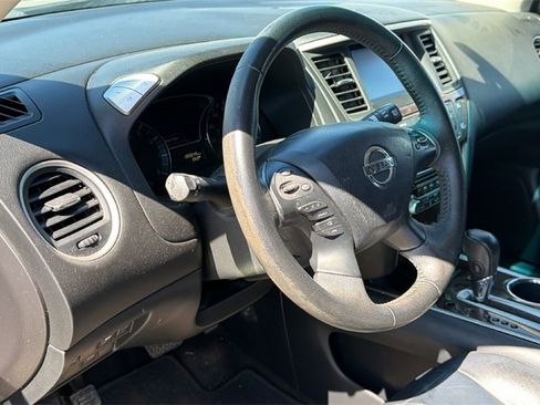 Used 2013 Nissan Pathfinder SL image 15