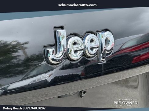 Used 2019 Jeep Cherokee Limited FWD image 16